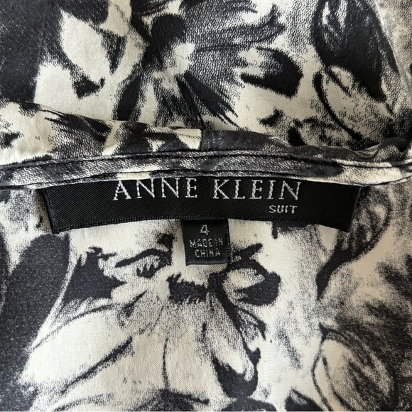 Anne Klein 100% silk floral gray blouse size 4 - Picture 8 of 10